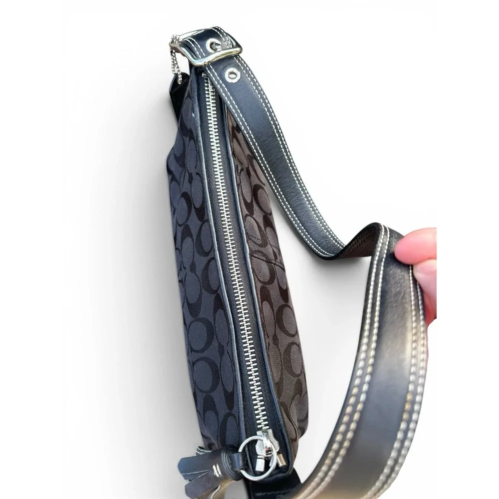 Coach Vintage Y2K 8K01 Hamptons Signature Soft East West Demi Baguette Black